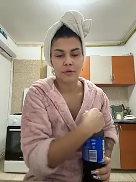 MiaKiittyy online show from October 21, 2025, 8:52 pm