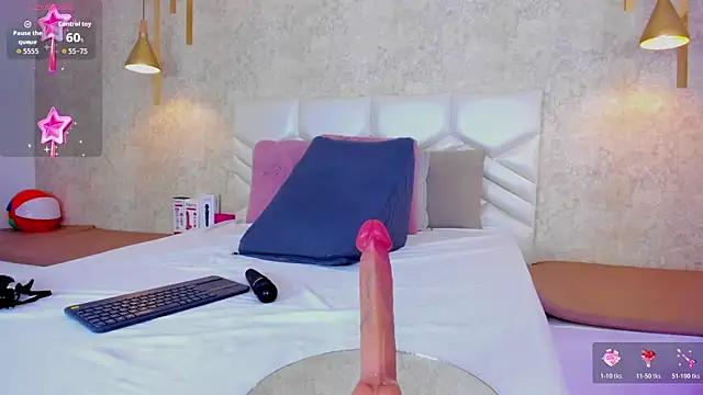 sarahyessica online show from May 25, 2026, 7:34 pm