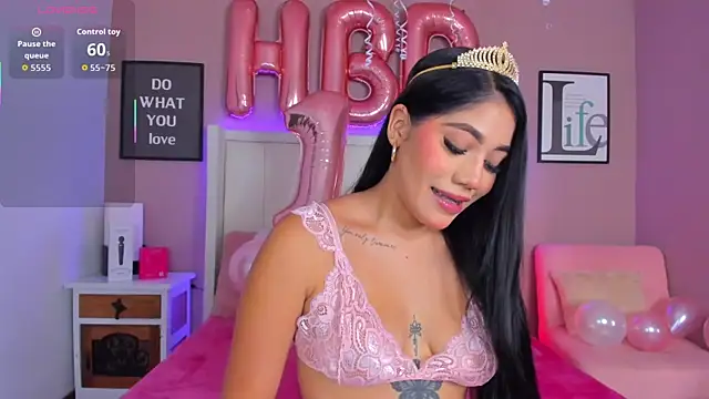 sarahyessica online show from May 7, 2026, 8:12 pm