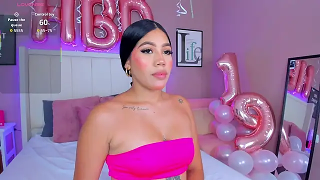 sarahyessica online show from May 9, 2026, 7:28 pm