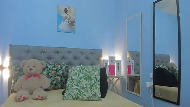 Snapshot of neferet_opal chatting on October 29, 2025, 12:20 am neferet opal online show from October 29, 2025, 12:20 am