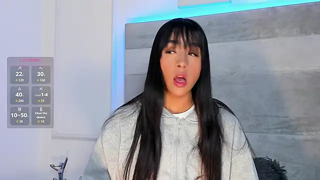 Aleja ruizz online show from December 15, 2025, 1:55 am