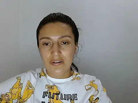 Snapshot of SarahFriendly chatting on July 13, 2026, 8:19 pm SarahFriendly online show from July 13, 2026, 8:19 pm