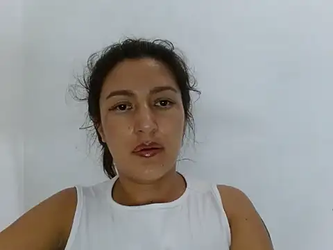 Snapshot of SarahFriendly chatting on June 16, 2026, 9:37 pm SarahFriendly online show from June 16, 2026, 9:37 pm