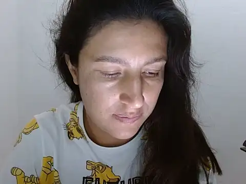 Snapshot of SarahFriendly chatting on July 28, 2026, 1:46 am SarahFriendly online show from July 28, 2026, 1:46 am