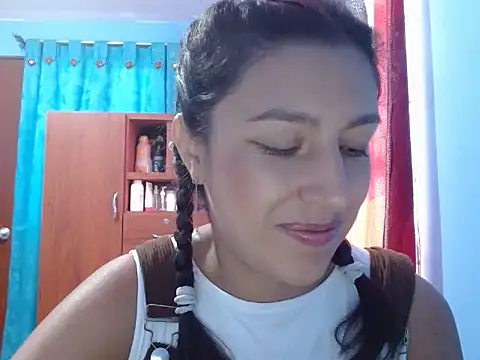 Snapshot of SarahFriendly chatting on June 23, 2026, 3:32 pm SarahFriendly online show from June 23, 2026, 3:32 pm