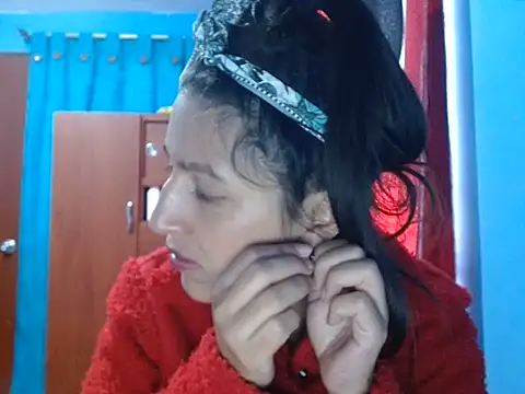 Snapshot of SarahFriendly chatting on June 25, 2026, 6:35 pm SarahFriendly online show from June 25, 2026, 6:35 pm
