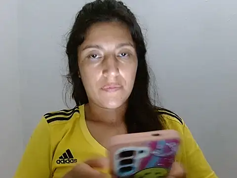 Snapshot of SarahFriendly chatting on June 18, 2026, 12:42 am SarahFriendly online show from June 18, 2026, 12:42 am
