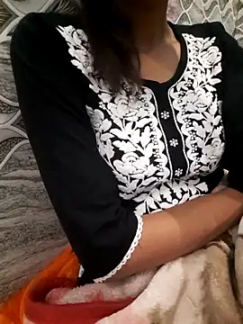 Aarti-kumri online show from November 10, 2025, 4:12 pm