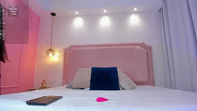 Snapshot of Ashlye_Sstone chatting on October 17, 2025, 10:22 pm Ashlye Sstone online show from October 17, 2025, 10:22 pm