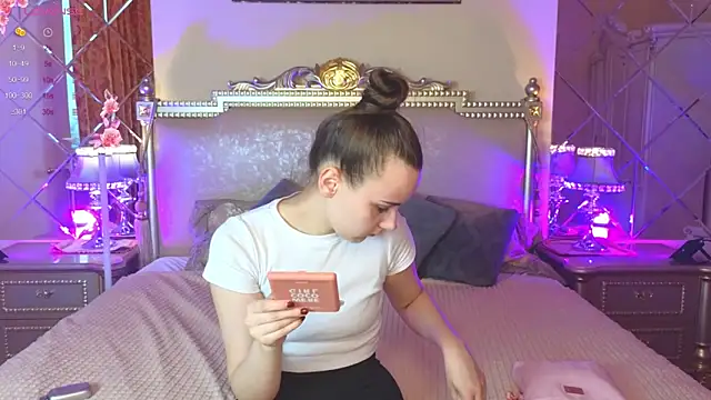 Snapshot of Kelly_Cartier chatting on October 9, 2025, 12:06 pm Kelly Cartier online show from October 9, 2025, 12:06 pm