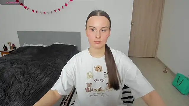 Kelly Cartier online show from February 17, 2026, 12:02 pm