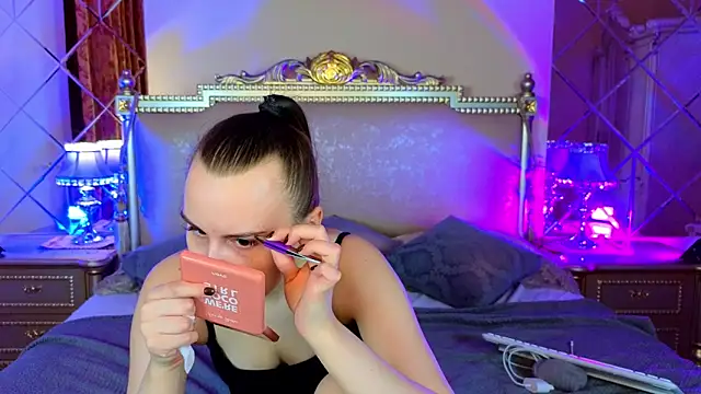 Snapshot of Kelly_Cartier chatting on November 26, 2025, 12:16 pm Kelly Cartier online show from November 26, 2025, 12:16 pm