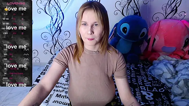 RoyAngela online show from November 9, 2025, 5:39 pm