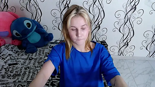 Snapshot of RoyAngela chatting on April 7, 2026, 1:29 am RoyAngela online show from April 7, 2026, 1:29 am