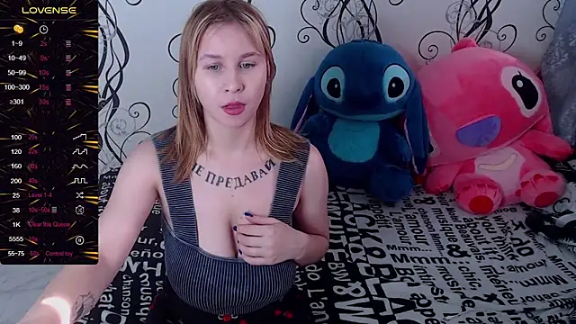 RoyAngela online show from October 4, 2025, 10:39 am