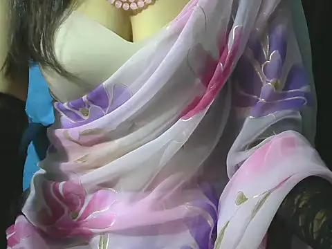 sheetal-sheetal95 online show from June 13, 2026, 6:17 pm