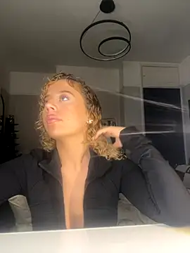 Aurorajadex online show from November 5, 2025, 6:44 pm