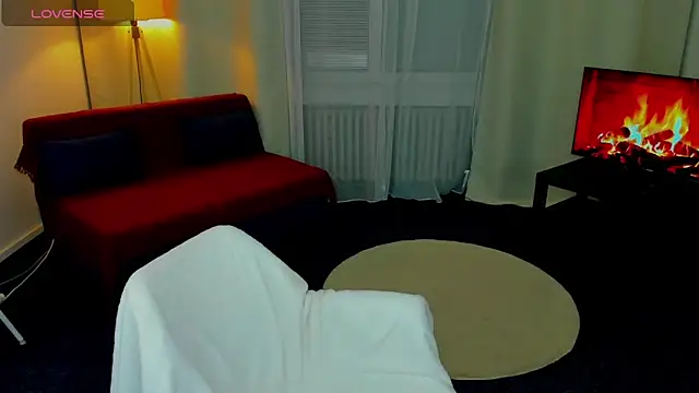 MyEllaLuvs online show from October 16, 2025, 8:28 pm