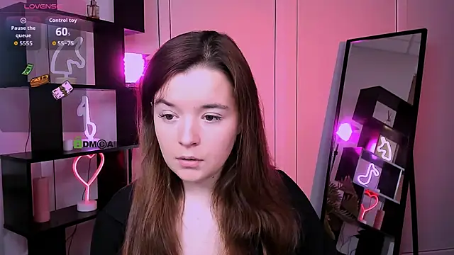 nika-still online show from November 11, 2025, 2:12 pm