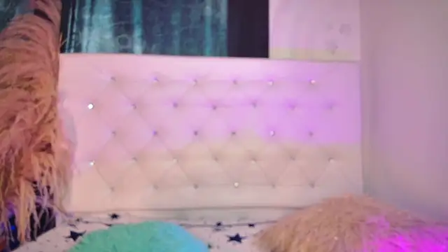 tatixxxvega online show from May 6, 2026, 6:23 pm