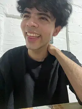 Snapshot of Axel-Mejia chatting on May 27, 2026, 1:04 am Axel-Mejia online show from May 27, 2026, 1:04 am