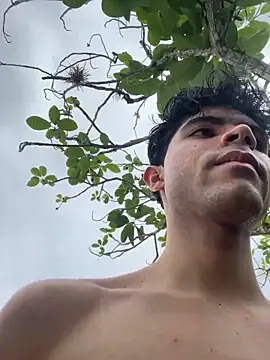 Axel-Mejia online show from February 20, 2026, 6:43 pm