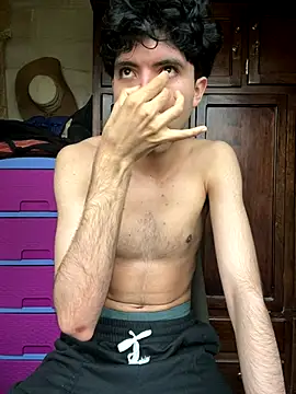 Axel-Mejia online show from November 20, 2025, 12:50 pm