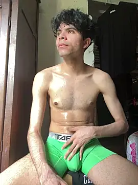 Snapshot of Axel-Mejia chatting on May 25, 2026, 7:34 pm Axel-Mejia online show from May 25, 2026, 7:34 pm