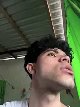 Snapshot of Axel-Mejia chatting on April 28, 2026, 3:38 pm Axel-Mejia online show from April 28, 2026, 3:38 pm