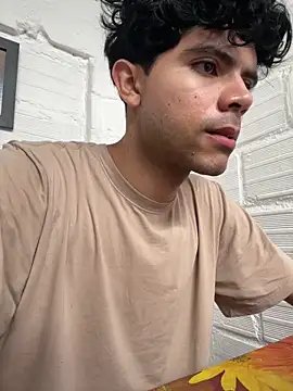 Snapshot of Axel-Mejia chatting on May 2, 2026, 2:33 pm Axel-Mejia online show from May 2, 2026, 2:33 pm
