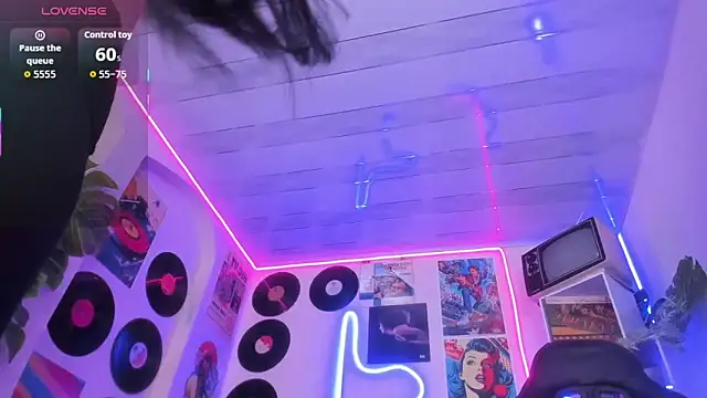 Jenie fire  online show from November 13, 2025, 8:24 pm