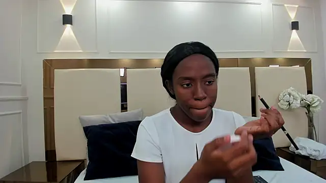  emma willliams  online show from November 22, 2025, 9:35 pm