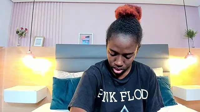  emma willliams  online show from October 28, 2025, 2:16 pm