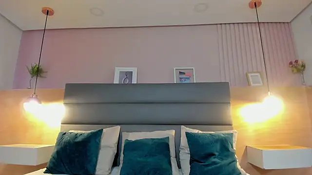  emma willliams  online show from October 22, 2025, 1:32 pm