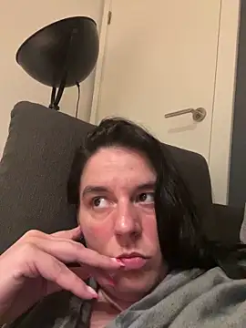 hottyFcup online show from April 17, 2026, 7:38 pm