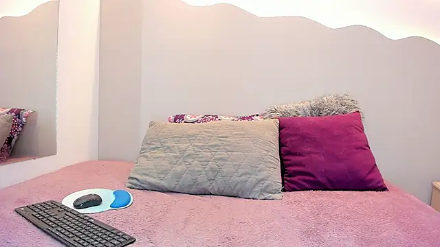 sofiagomez   online show from October 20, 2025, 7:14 pm