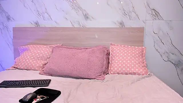 sofiagomez   online show from November 17, 2025, 7:29 pm