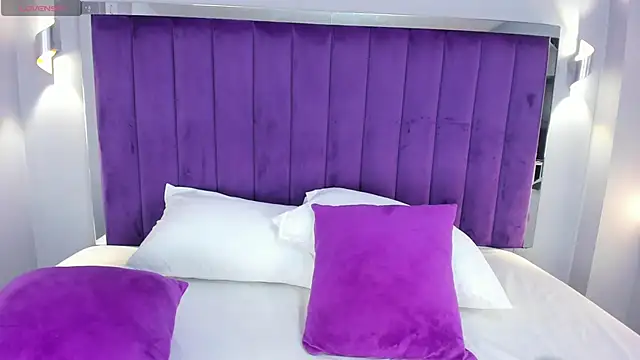 Snapshot of ElaraDusk chatting on October 25, 2025, 4:33 am ElaraDusk online show from October 25, 2025, 4:33 am