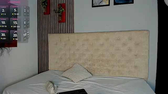 Snapshot of AnnaLandry chatting on September 17, 2025, 8:00 pm AnnaLandry online show from September 17, 2025, 8:00 pm