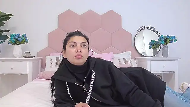 Snapshot of LadyLiia chatting on February 18, 2025, 4:37 am LadyLiia online show from February 18, 2025, 4:37 am