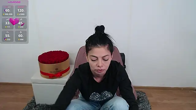 Snapshot of LadyLiia chatting on May 1, 2026, 3:55 am LadyLiia online show from May 1, 2026, 3:55 am