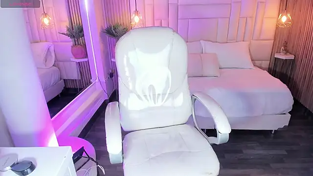 DulceGreem online show from December 17, 2025, 11:37 am