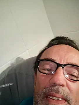 Snapshot of Txacas chatting on November 16, 2025, 4:06 am Txacas online show from November 16, 2025, 4:06 am