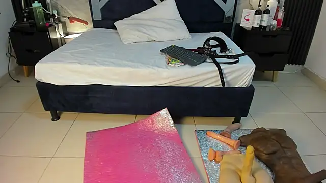 VanessaHard as online show from November 28, 2025, 8:20 pm