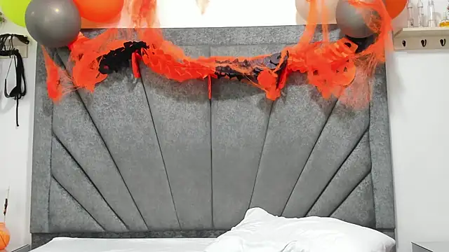 ZafiroAndFlynn online show from October 26, 2025, 8:42 pm