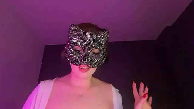 Lunahadidd online show from April 24, 2026, 6:10 pm