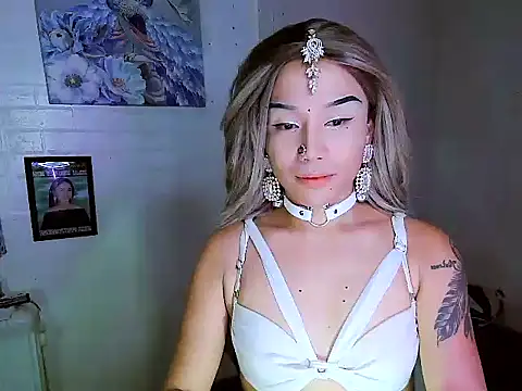 Snapshot of YourNikkieXxx chatting on October 17, 2025, 2:41 pm YourNikkieXxx online show from October 17, 2025, 2:41 pm