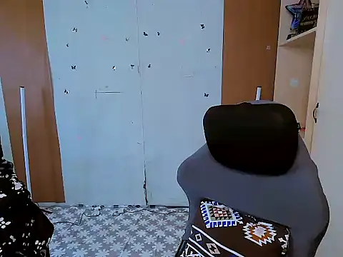 YourNikkieXxx online show from April 15, 2026, 1:22 am