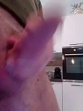 Snapshot of Kladys chatting on October 28, 2025, 11:42 am Kladys online show from October 28, 2025, 11:42 am